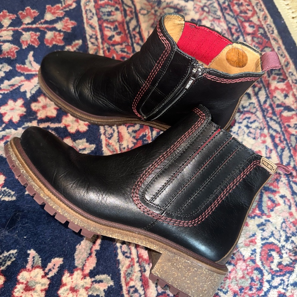 NWOT Pikolinos Aspe Bootie, Calf Skin Leather, 8.5-9.5 perfect fit.